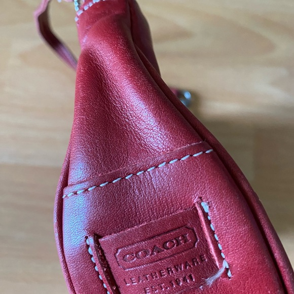 Red wristlet/bag - Picture 2 of 9